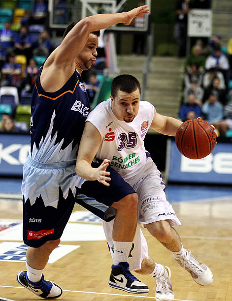 赛季初遭遇 赛季初遭遇