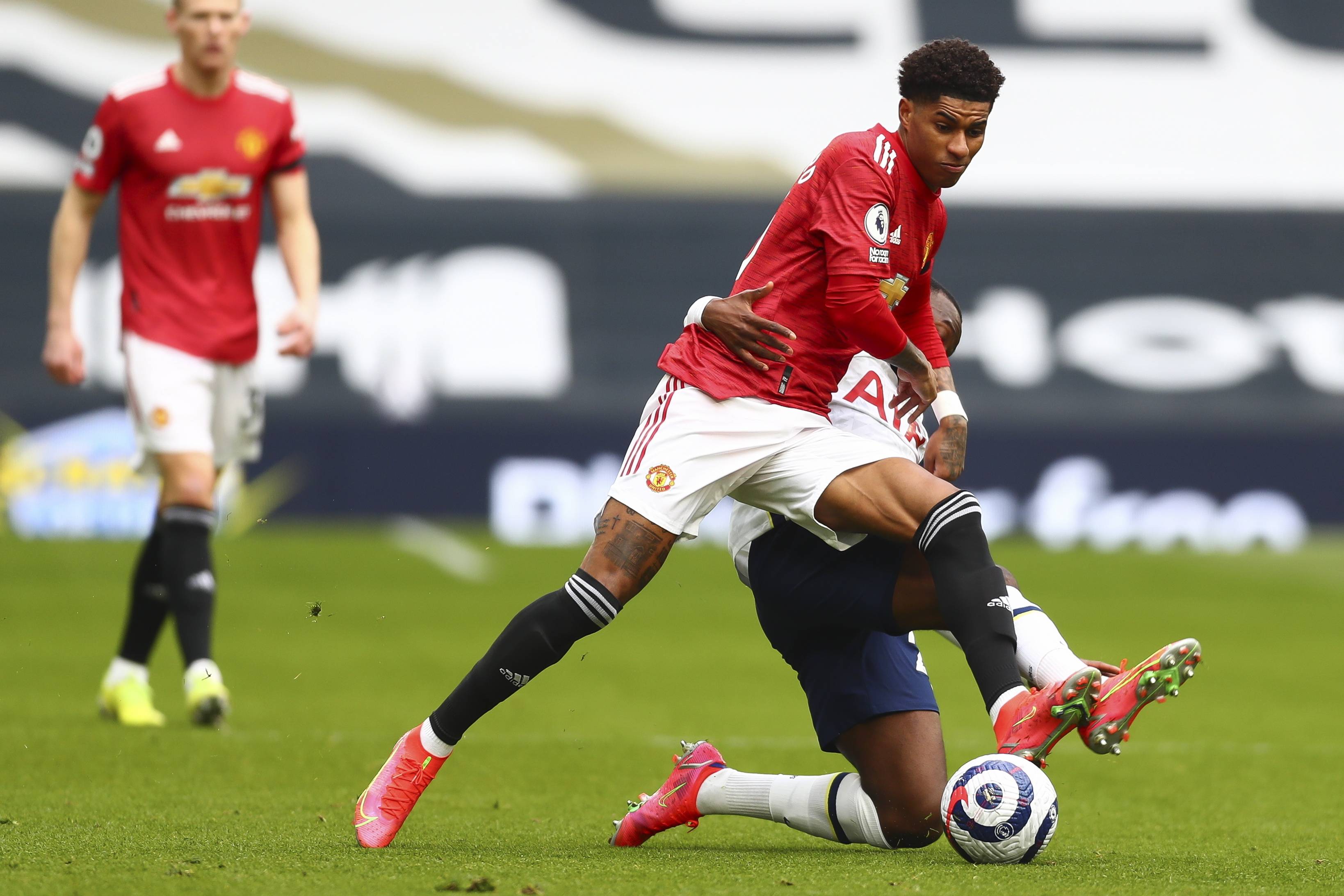 众中引起热 众中引起热