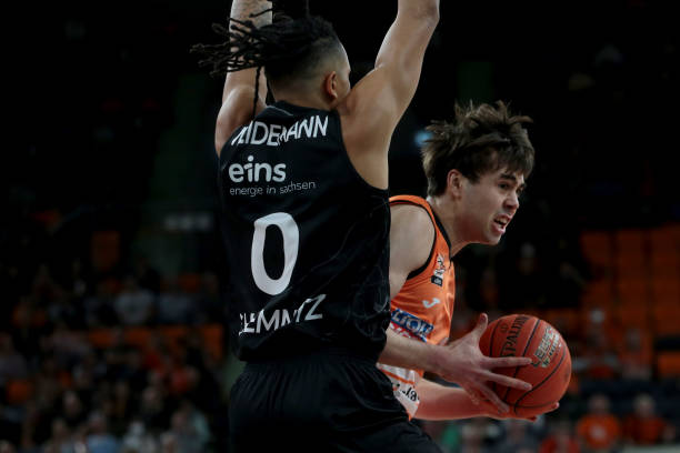 过多元化的 过多元化的